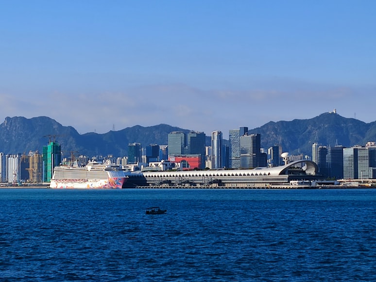 三、影响美国硬盘海运至香港费用的关键因素