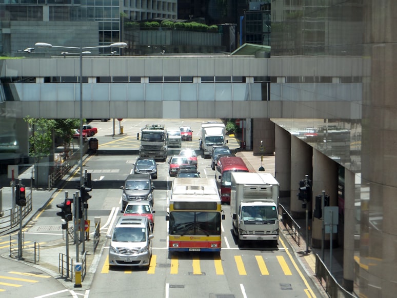 一、内存条EMS进口香港的费用构成分析