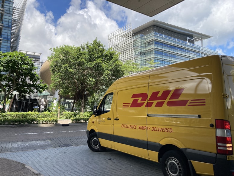 三、影响美国内存条DHL进口到香港费用的因素