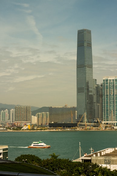 二、影响FEDEX进口香港智能手表费用的因素分析