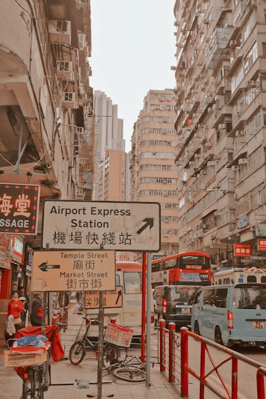 三、影响内存条空运价格的关键因素